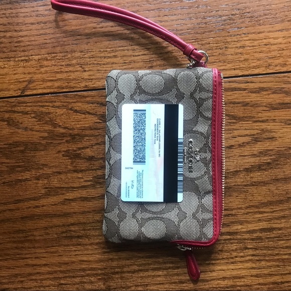 Classic Coach wallet/ wristlet/ card holder - Picture 4 of 4